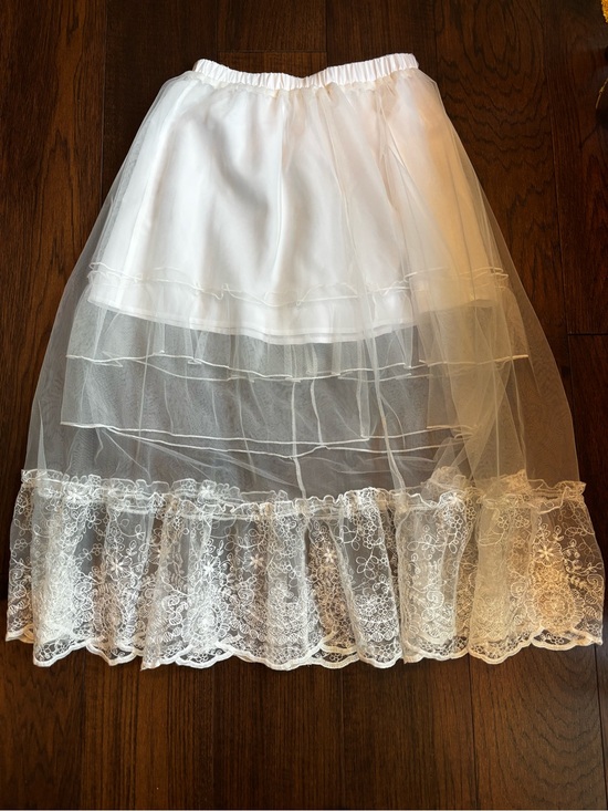 Commense Dresses & Skirts - Commense White Layered Tulle Maxi Skirt with Lace Ruffle